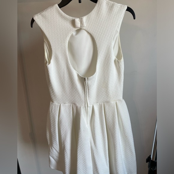 White Dress with Pattern Size L - Picture 4 of 4